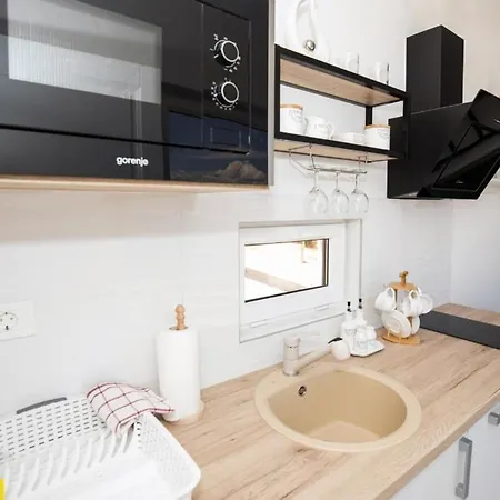 Studio In With Sea Views, Terrace, Air Conditioning, Washing Machine 4968-1 דירה
