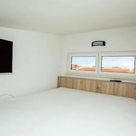 Studio In With Sea Views, Terrace, Air Conditioning, Washing Machine 4968-1 דירה *
